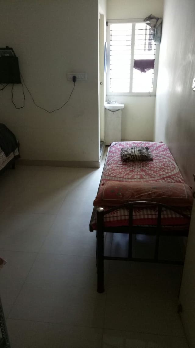 Sri Balaji Men's PG