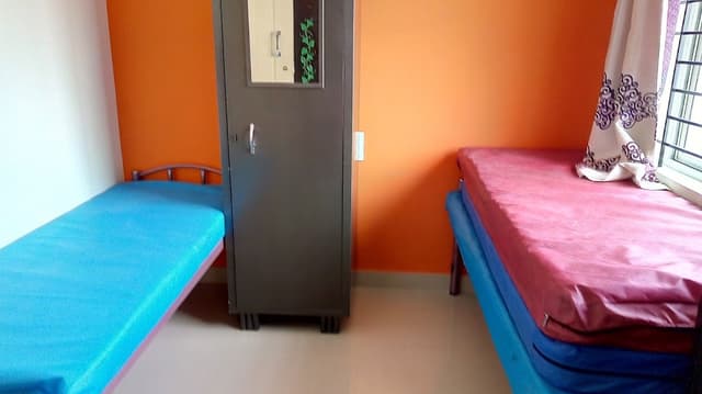 Sri lakshmi deluxe ladies pg