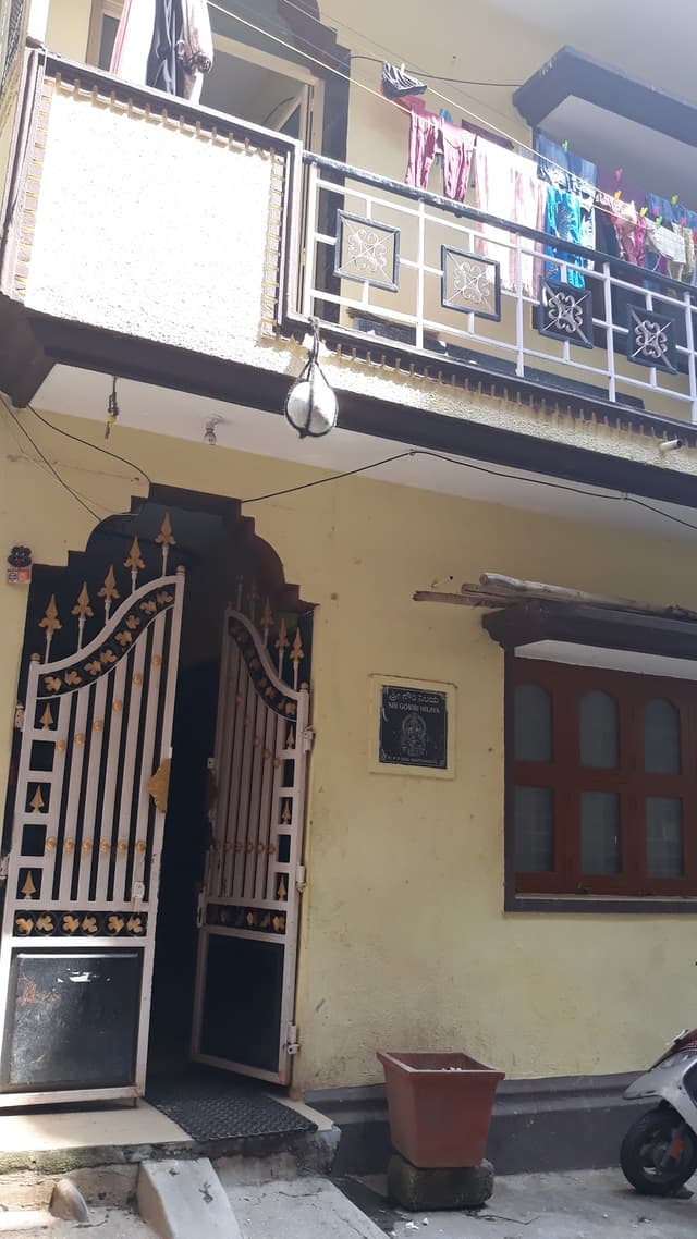 Sri lakshmi deluxe ladies pg