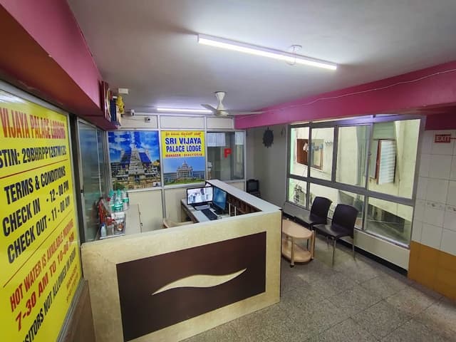 Sri Vijaya Palace Lodging