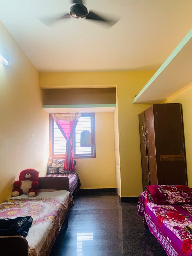 Vighna Raja homely ladies pg